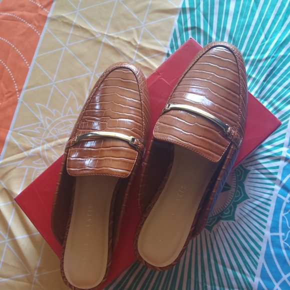 Kelly & Katie Oana Mule - Picture 5 of 7